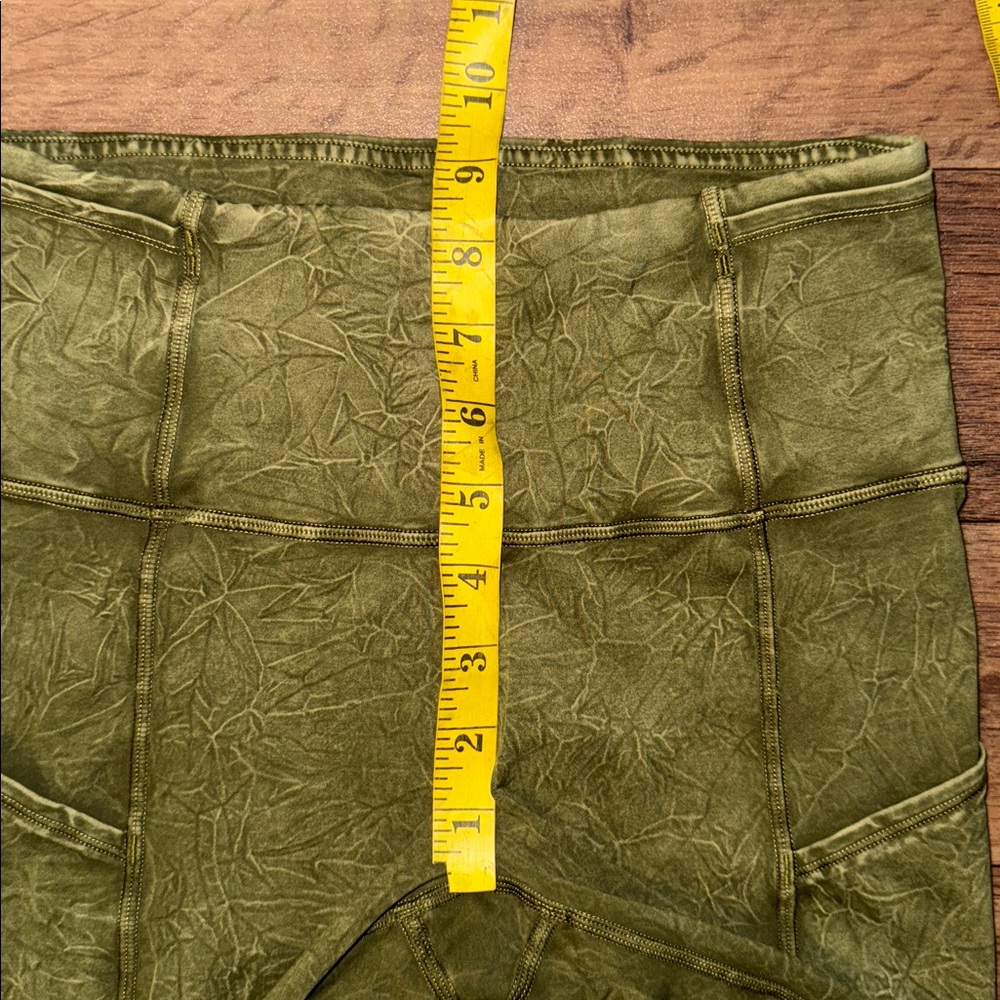 Lululemon Size 4 Fast and Free Short 10" *Ice Dye
Ice Wash Moss Green Modest Gym - Picture 9 of 10